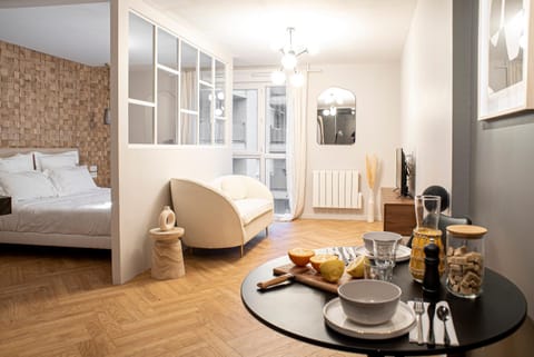 Living room, Bedroom, Food