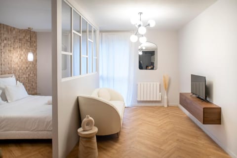 Communal lounge/ TV room, Bed, TV and multimedia, Bedroom