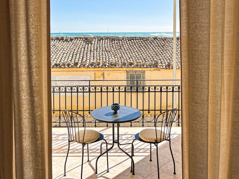 Patio, Day, View (from property/room), Balcony/Terrace, Dining area, Sea view