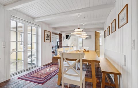 Lovely Home In Ringkbing With Wifi House in Søndervig