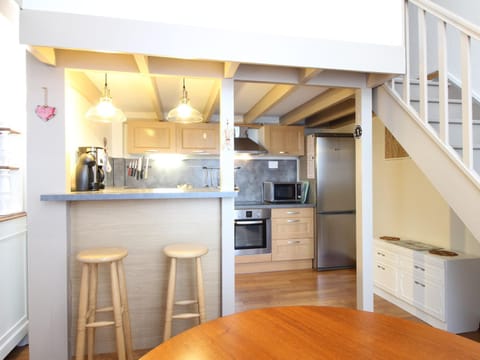 Appartement T2 bis cosy avec Wi-Fi, 100m du centre, 6 pers., cave ski & vélos - FR-1-608-214 Apartment in Auvergne-Rhône-Alpes