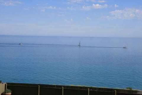 Ocean Blue KI. Absolute ocean front, free WiFi Maison in Penneshaw