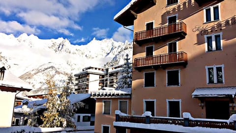 Property building, Natural landscape, Winter