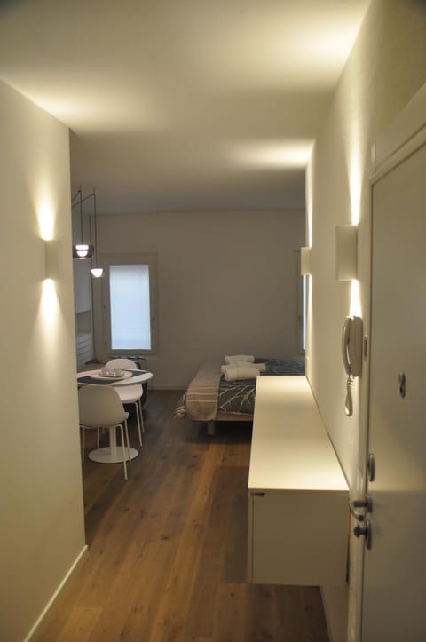 TV and multimedia, Living room, Seating area, Bedroom