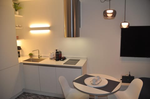 Coffee/tea facilities, Kitchen or kitchenette, Dining area