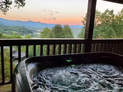 Majestic Mountain Top, Best View in Bryson City! Casa in Swain County
