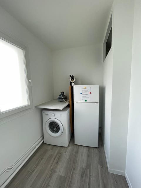 Kitchen or kitchenette, washing machine