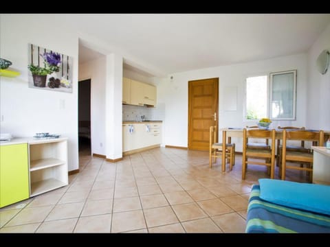 Seating area, kitchen