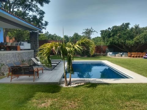 Garden, Swimming pool, furniture