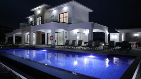 Aretousa Combination by Prestige Bookings Villa in Peyia