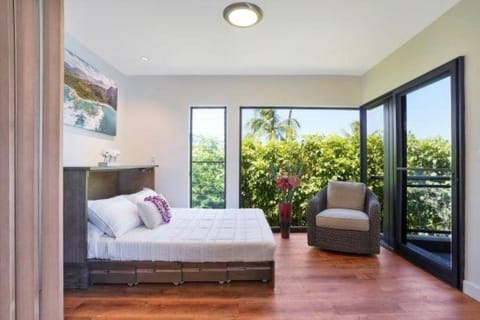 Luxury 2-Story Oceanfront Condo w/ Views & Pool Appartamento in Wailua