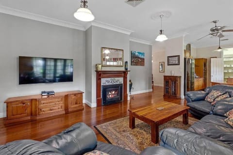 Palatial Queenslander for Groups of Family & Friends! Maison in Balmoral Ridge