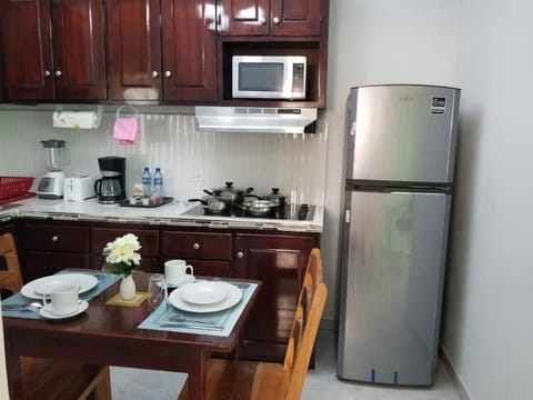 Royal View Apartment Plus Condominio in Belize City