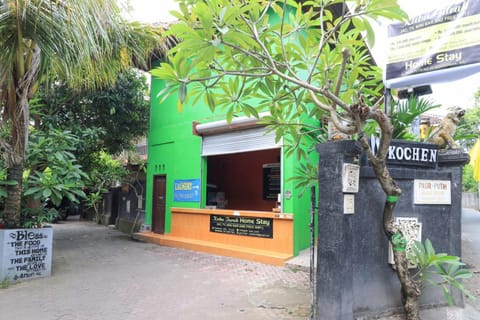 Kubu Turah Homestay Bed and Breakfast in Kuta