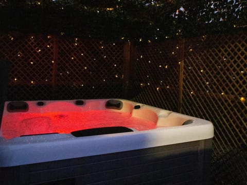 Hot Tub, Hot Tub