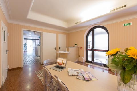 Ristorante Hotel Lucia - 100 mt dal mare Hotel in Giulianova
