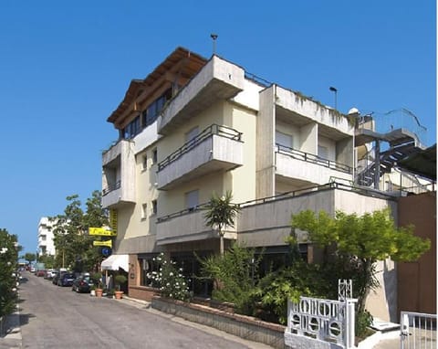 Ristorante Hotel Lucia - 100 mt dal mare Hotel in Giulianova