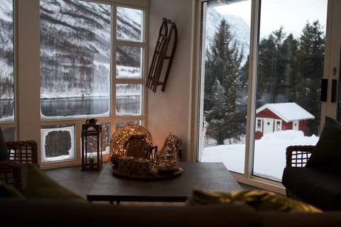 Kjosen Lodge, Lyngen. House in Troms Og Finnmark