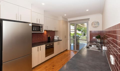 OCEANVIEWS BEACH HOUSE / BATEHAVEN Casa in Batemans Bay