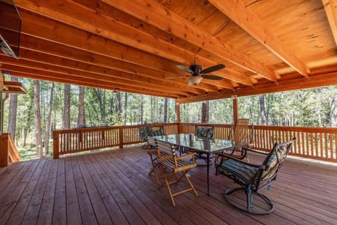 Pinetop Cabin w/huge porch & hot tub House in Pinetop-Lakeside