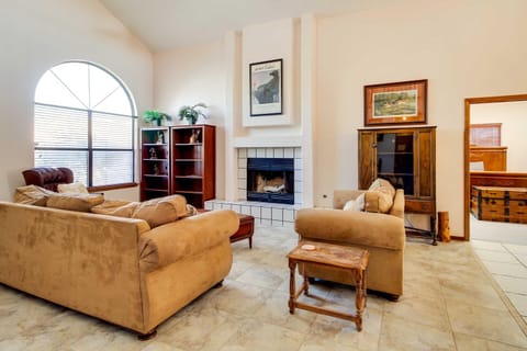 Albuquerque Home with Spacious Yard and Fire Pit! Maison in Rio Rancho