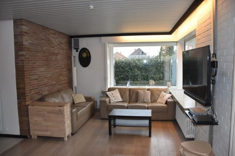 TV and multimedia, Seating area