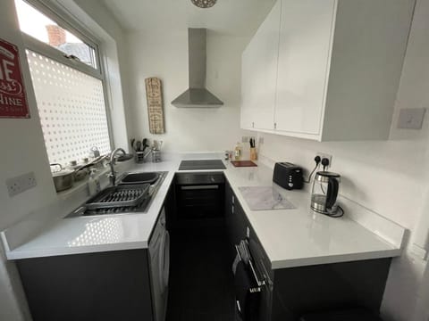 Coffee/tea facilities, Kitchen or kitchenette, minibar, pet friendly, stove, toaster