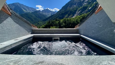 Hot Tub, Mountain view