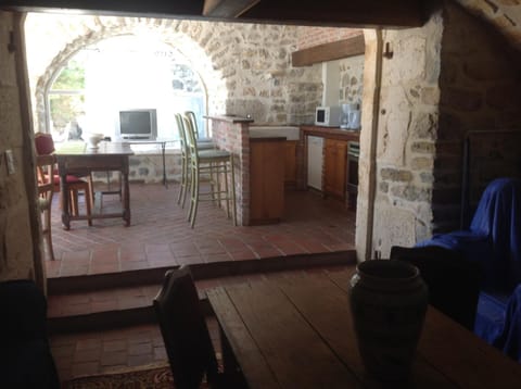 Ardèche les cigales gîte églantier avec piscine partagée House in Grospierres