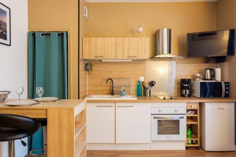 Coffee/tea facilities, Kitchen or kitchenette, minibar, pet friendly