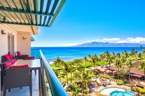 K B M Resorts- HKH-603 Ocean-front 3bd villa, chefs kitchen, private balcony, remodeled Condo in Kaanapali