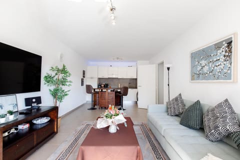 Lovely 2 bedroom condo with pool Condo in Mougins