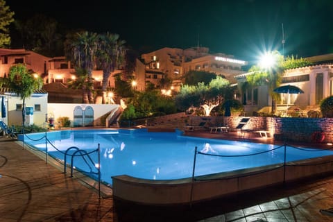 Night, Pool view