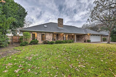 Spacious Waco Home about 9 Mi to Magnolia Market Casa in Woodway