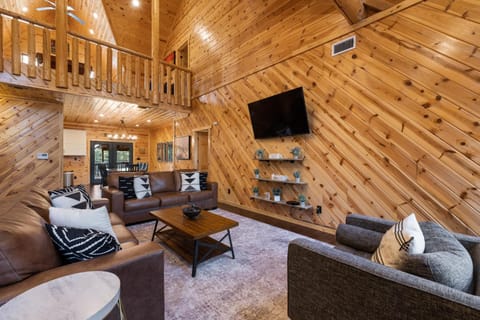 Broken Bow Family Cabin with Private Hot Tub! House in Broken Bow