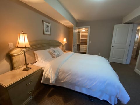 Mae Sweet Home Vacation rental in Surrey