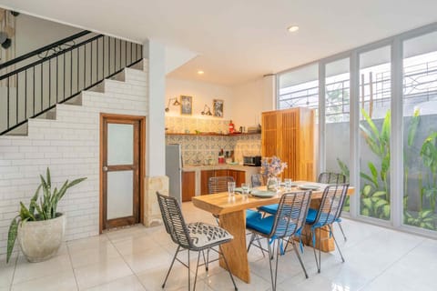 Seating area, Dining area