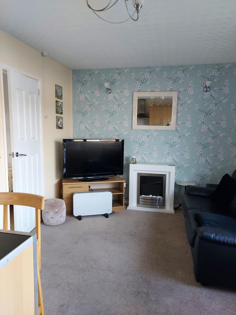 1st Floor Hillview 2 bedrooms central location House in Brean