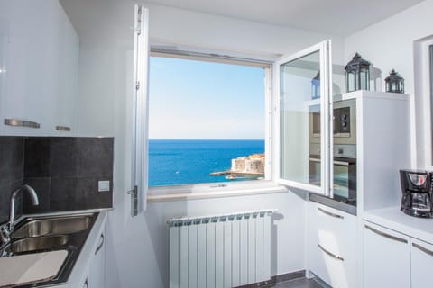 View (from property/room), City view, Sea view, kitchen