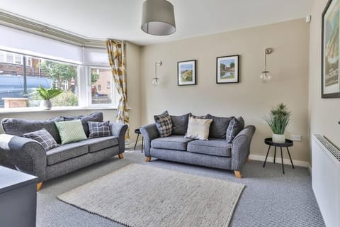 Elegant Retreat Nook at Peak District Gateway House in Sheffield