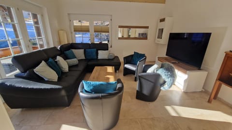 Communal lounge/ TV room, Living room