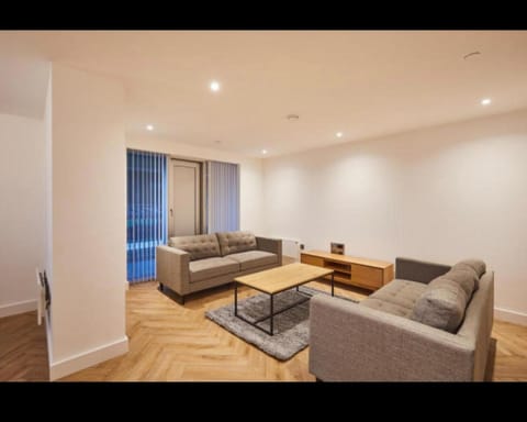 Luxurious Manchester City Centre 2 Bed Apartment Condo in Salford