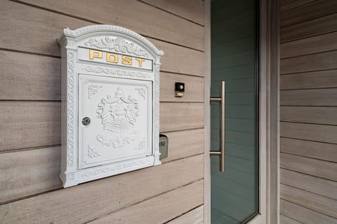 Facade/entrance, Parking, microwave