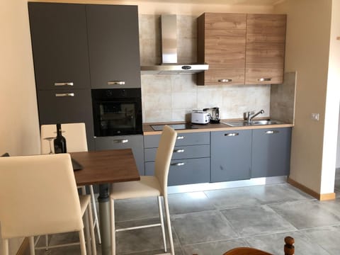 Kitchen or kitchenette, Dining area, dishwasher, pet friendly, toaster