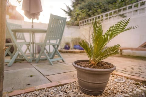 Shipside - spacious, stylish patio garden flat Apartment in Eastbourne