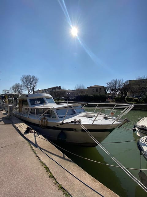 Bateau Fellowship Docked boat in Narbonne