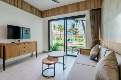 TV and multimedia, Seating area, Bedroom