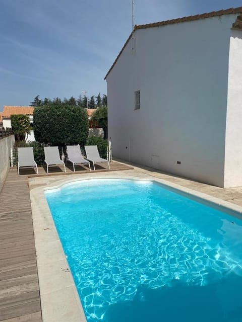 Belle villa spacieuse avec piscine privée, 10 couchages,wifi, proche canal du midi et à 3 km de la mer LXPIN7 Villa in Portiragnes