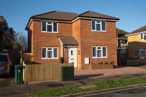 Mill Road Apartment First Floor House in Crawley