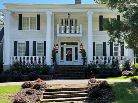 Bama Bed and Breakfast - Magnolia Family Suite Hotel in Northport